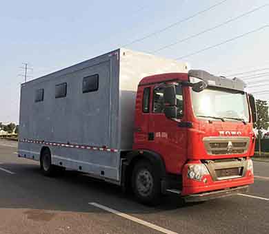 重汽豪沃8人廁所車(chē)