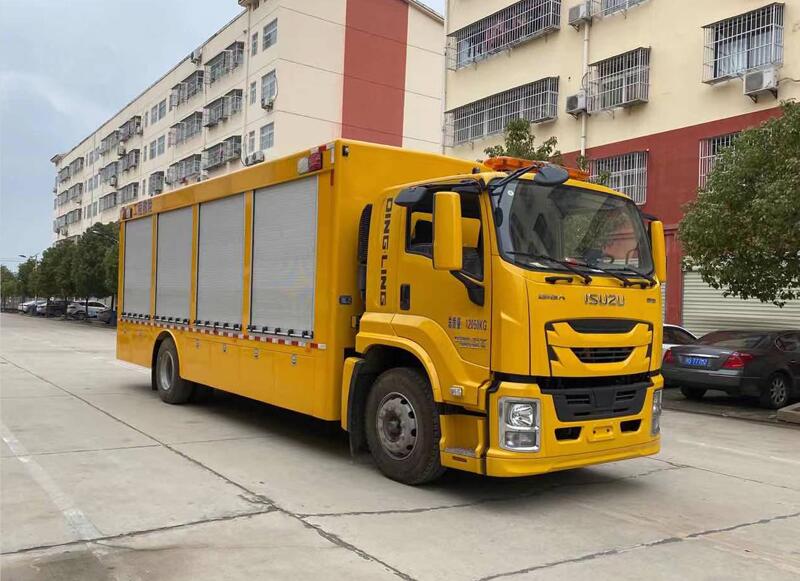 五十鈴100kw裝備型救險車