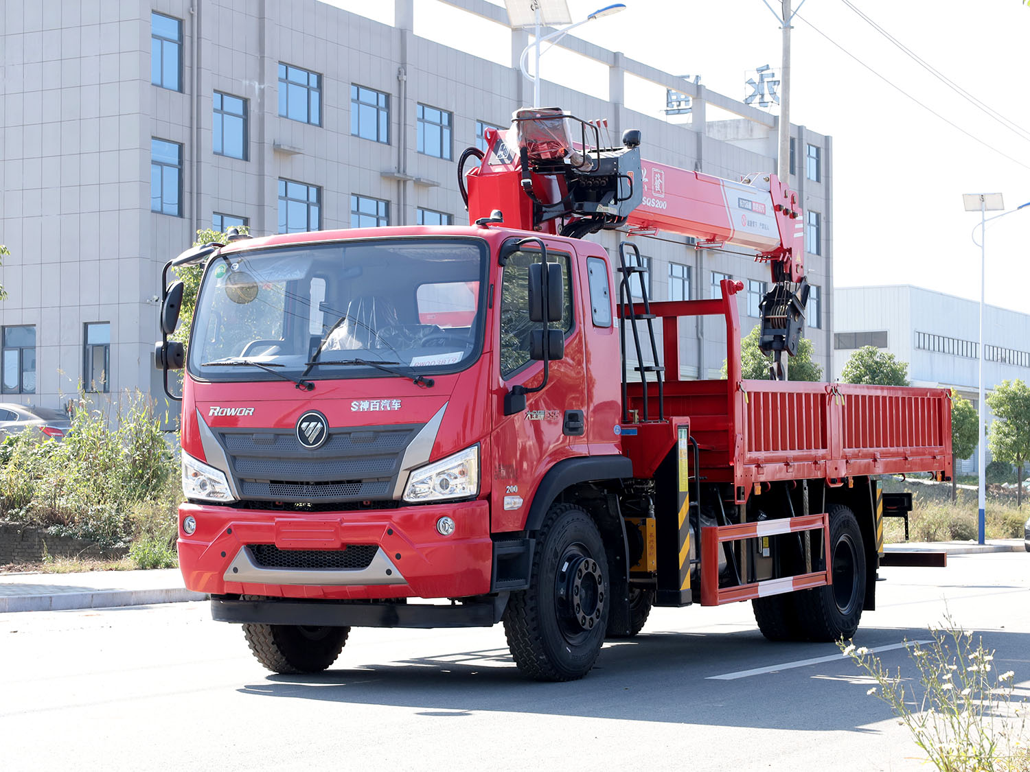 福田瑞沃排半上裝長興發(fā)財版8噸直臂式吊機